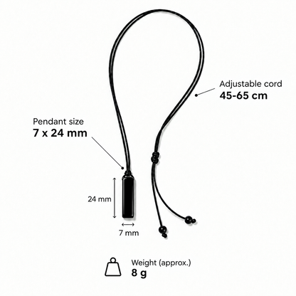 Specyfikacja naszyjnika z czarnym agatem – wisiorek 7 × 24 mm, sznurek regulowany 45–65 cm, waga ok. 8 g